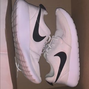 Nike Roshe One White & Black
